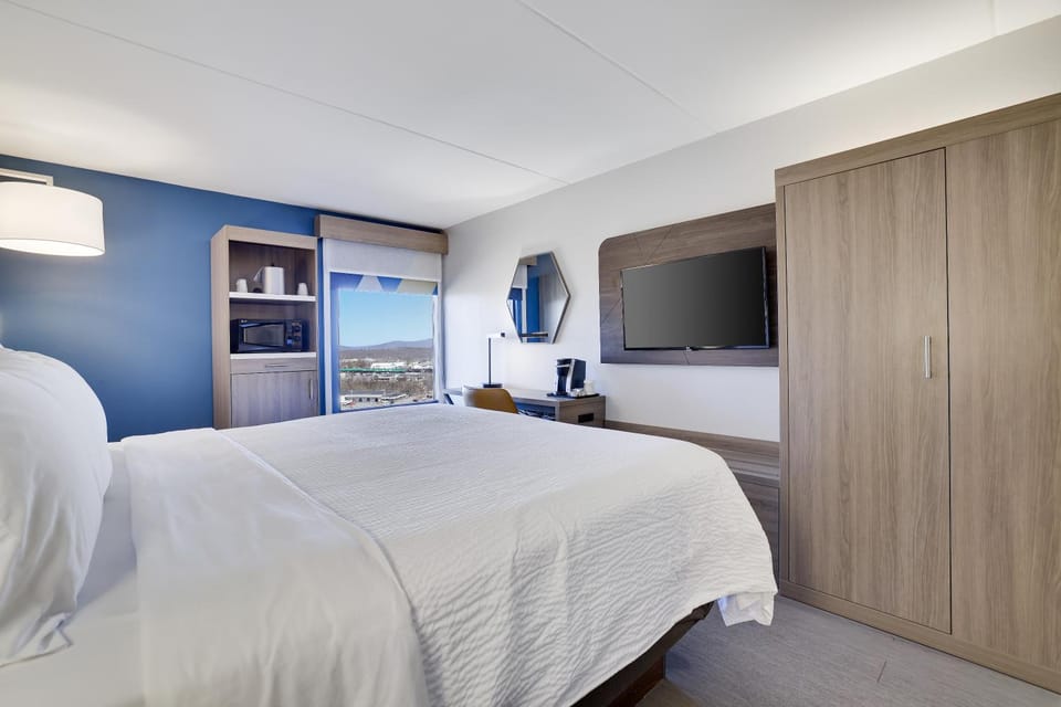 TV and multimedia, Bedroom, wardrobe