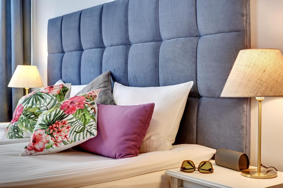 Photo of the whole room, Decorative detail