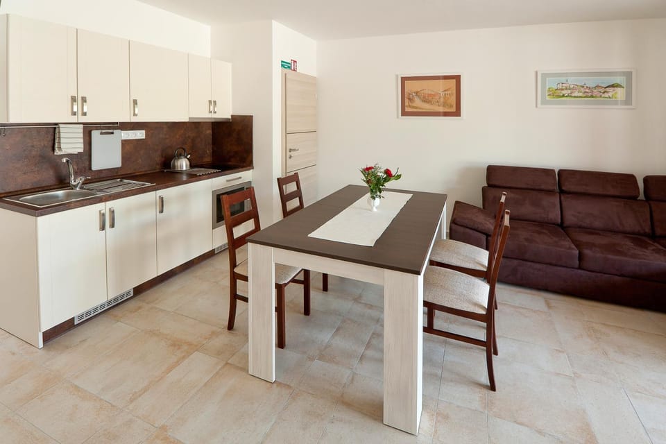 Kitchen or kitchenette, Living room, Dining area