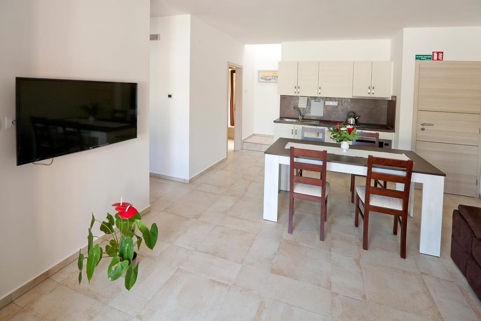 Kitchen or kitchenette, Living room, Dining area