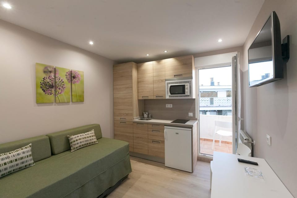 Kitchen or kitchenette, Living room
