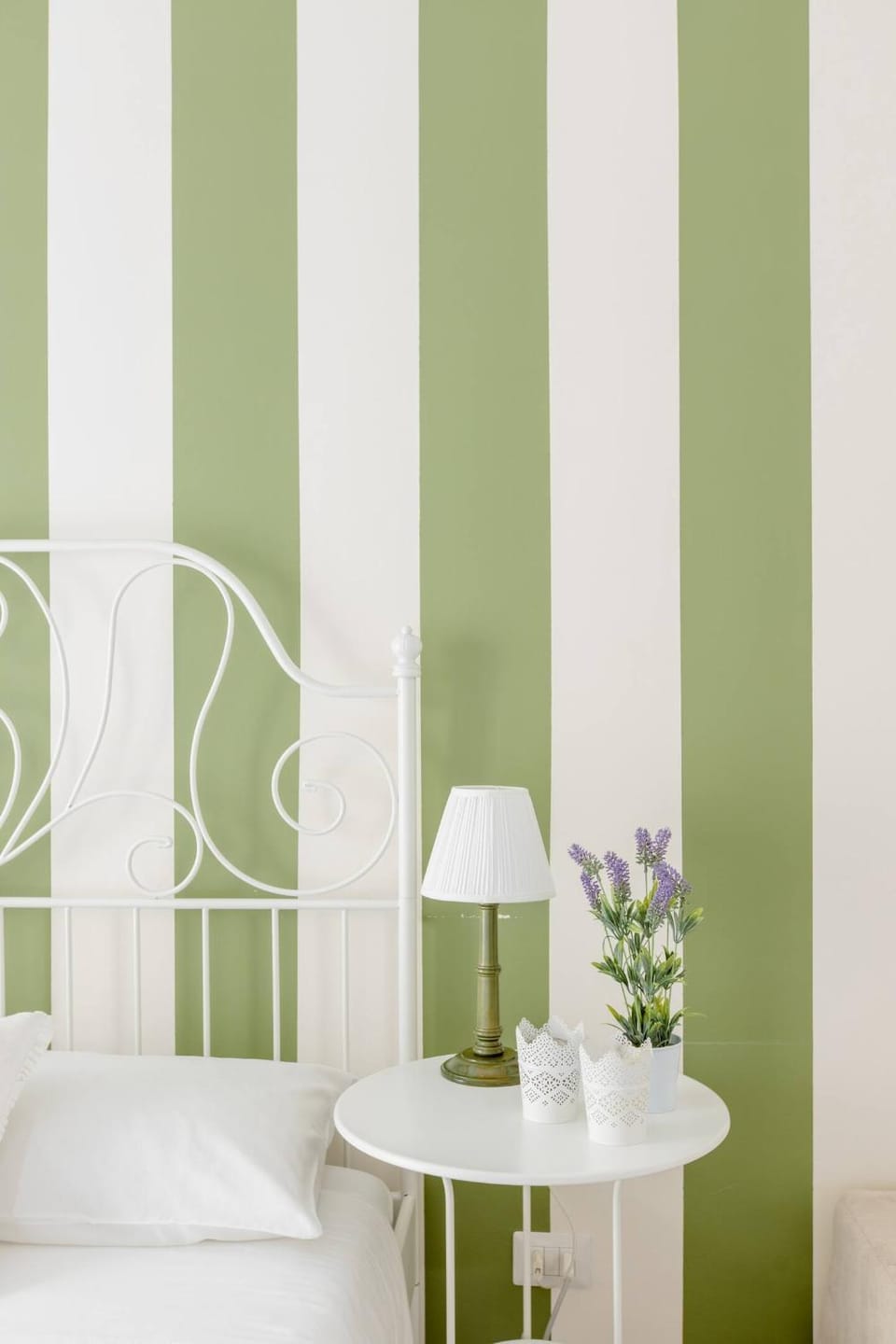 Bed, Photo of the whole room, Decorative detail, Bedroom