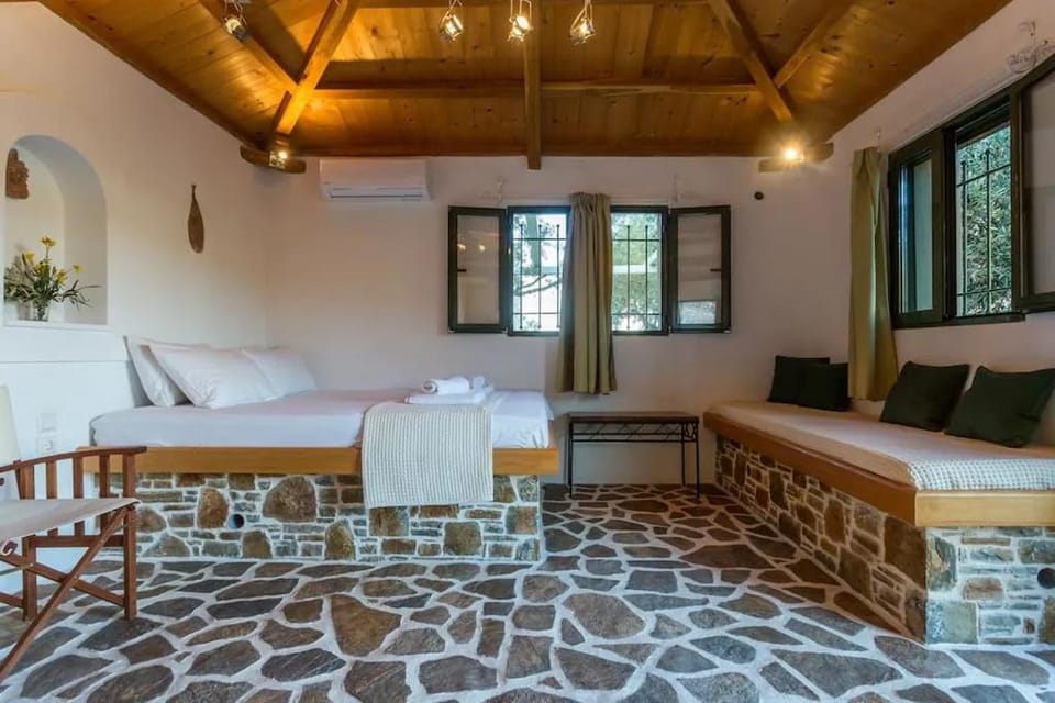 Photo of the whole room, Bedroom, air conditioner