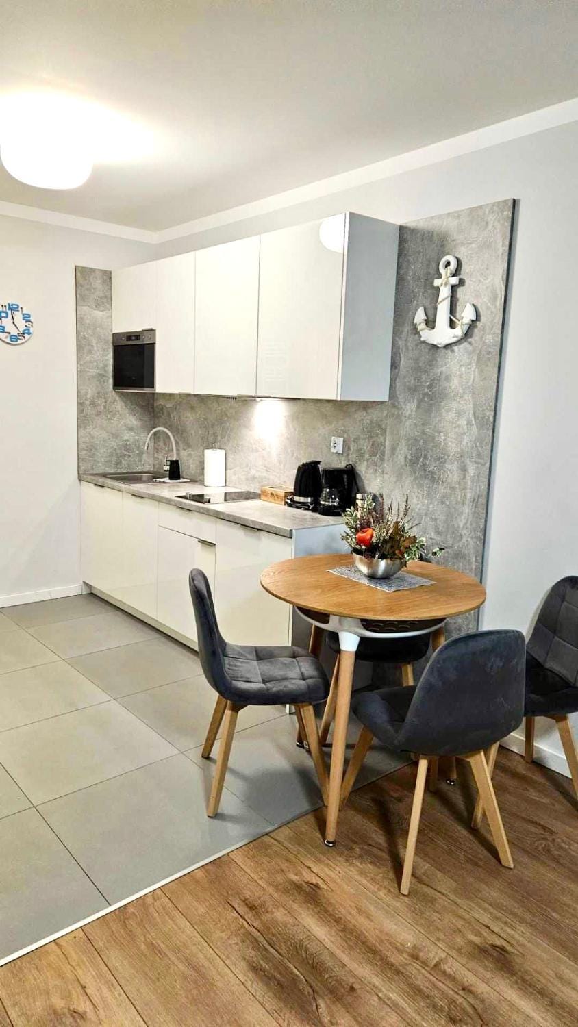 Kitchen or kitchenette, Dining area, minibar, stove