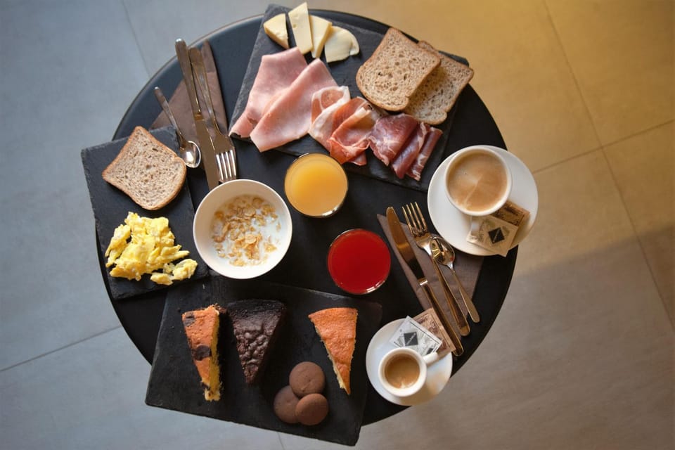 Breakfast, Continental breakfast, Asian breakfast, Italian breakfast, English/Irish breakfast, American breakfast
