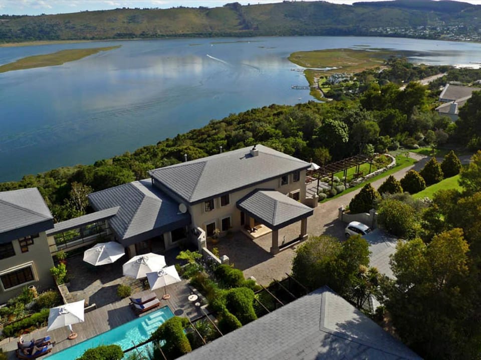 Property building, Bird's eye view, Lake view, Pool view, Swimming pool