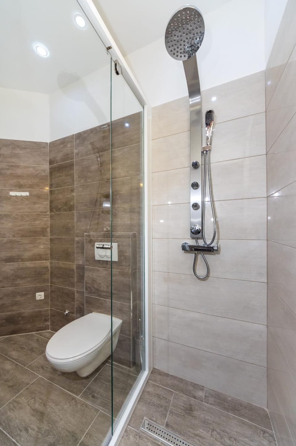 Shower, Toilet, Property building, Bathroom, Photo of the whole room