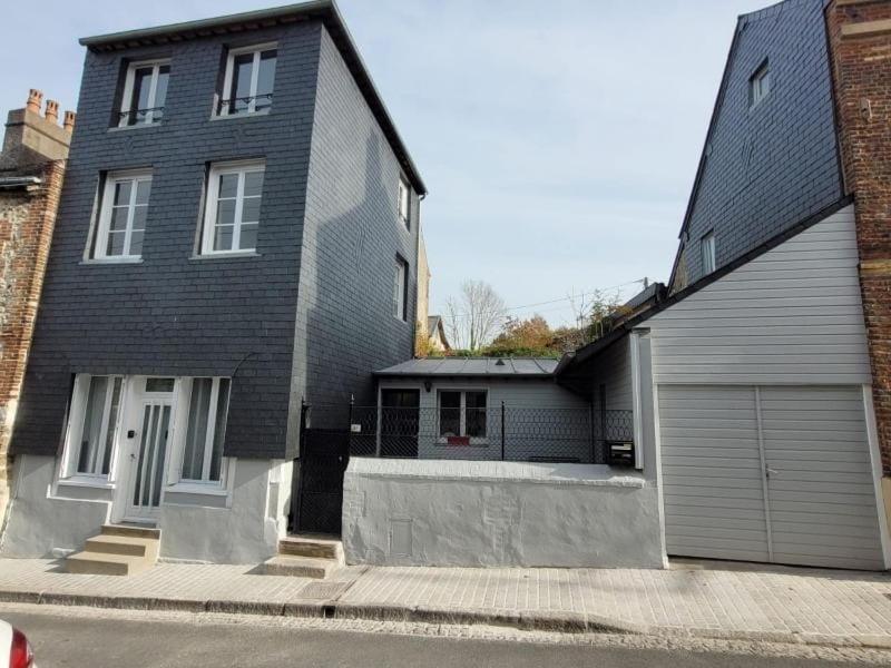 Property building, Day, Neighbourhood, Street view
