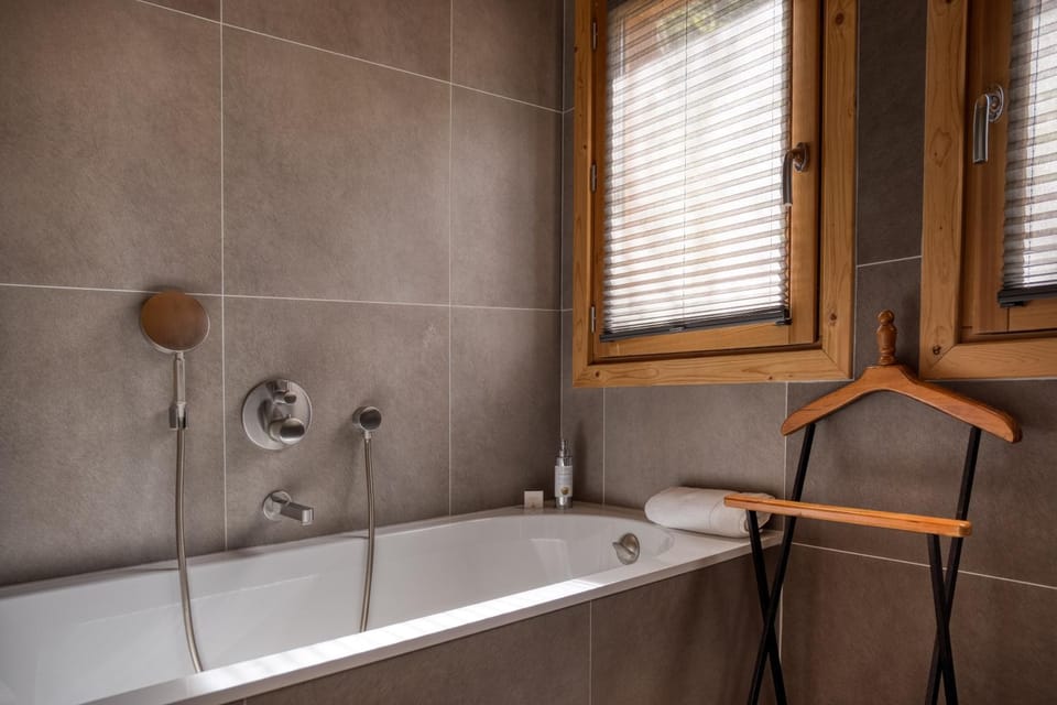 Bathroom, Bath