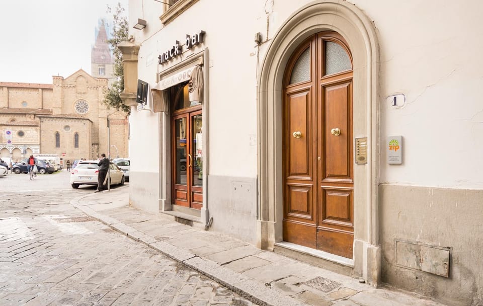 Facade/entrance