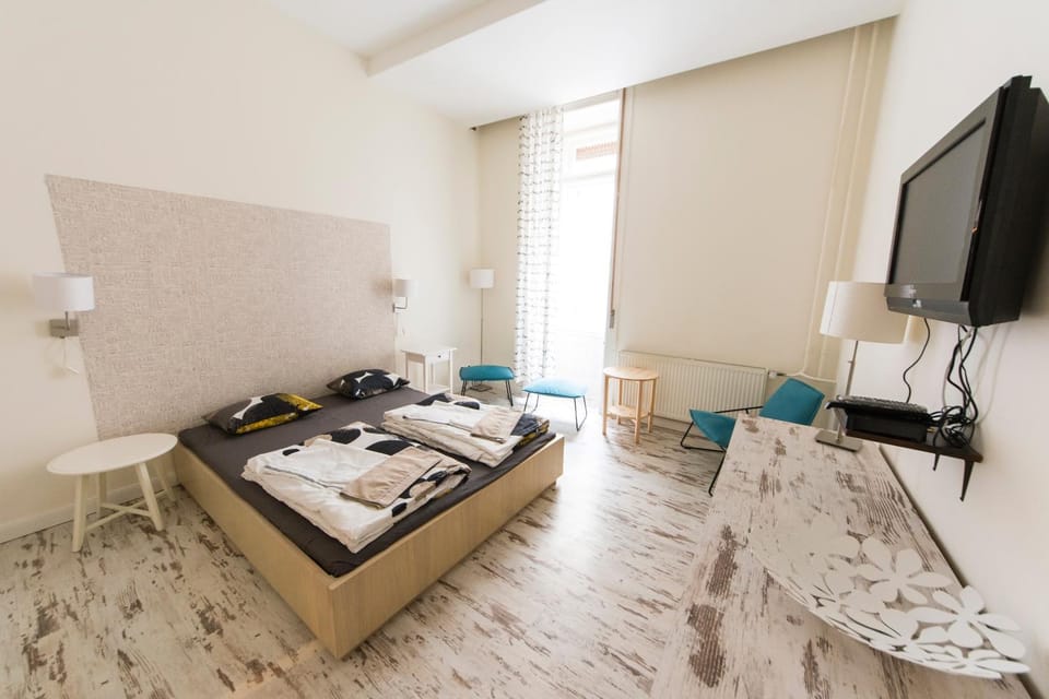 Day, Photo of the whole room