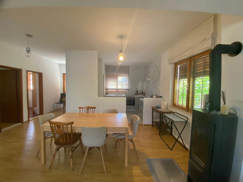 Kitchen or kitchenette, Dining area, oven, stove