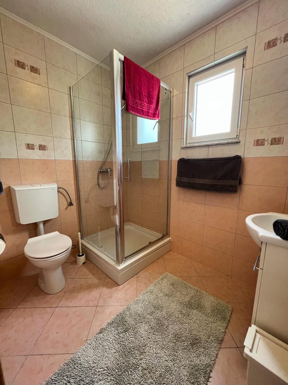 Shower, Toilet, Bathroom, towels