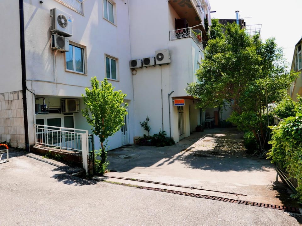 Property building, Off site, Day, Other