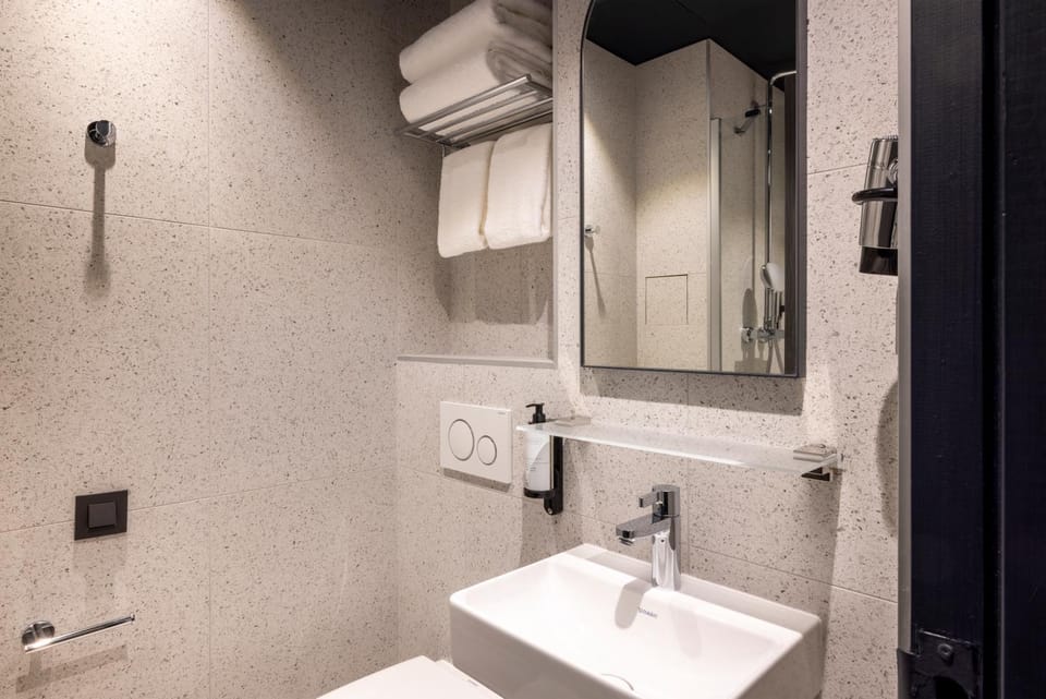 Toilet, Bathroom, towels
