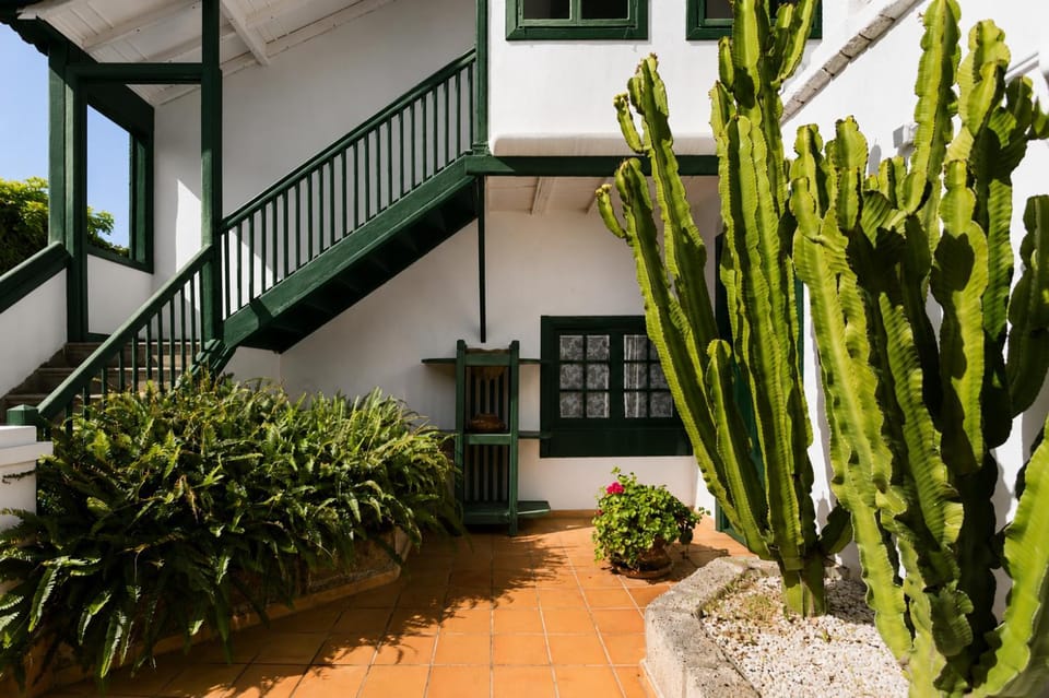 Facade/entrance, Garden view