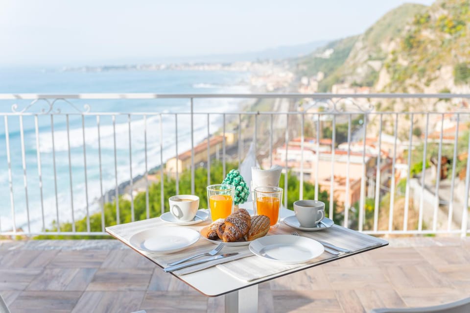Balcony/Terrace, City view