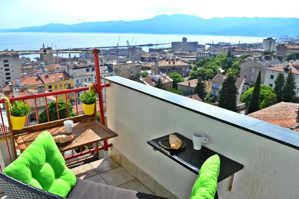Balcony/Terrace, City view, Mountain view, Sea view