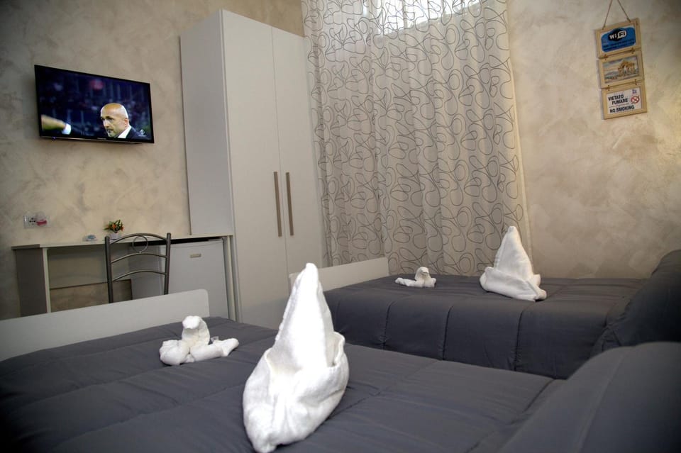 Bathroom, Balcony/Terrace, Photo of the whole room, Bedroom
