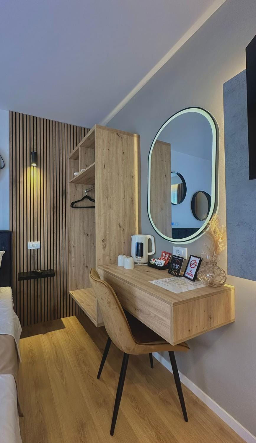 Coffee/tea facilities, wardrobe