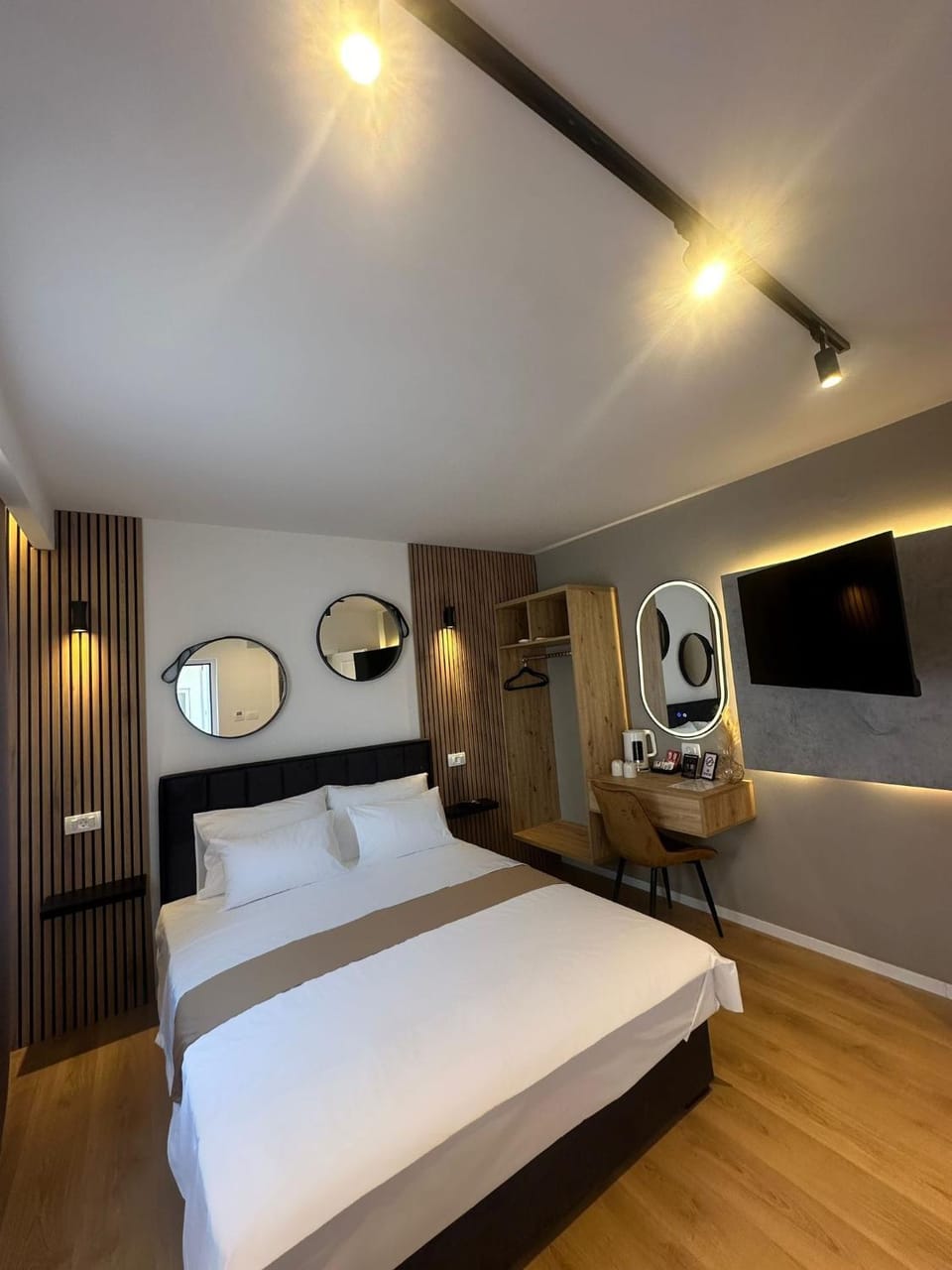 Bathroom, TV and multimedia, Coffee/tea facilities, hair dryier, wardrobe