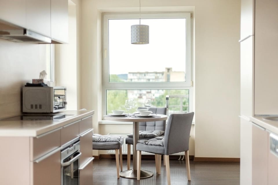 Kitchen or kitchenette, Dining area
