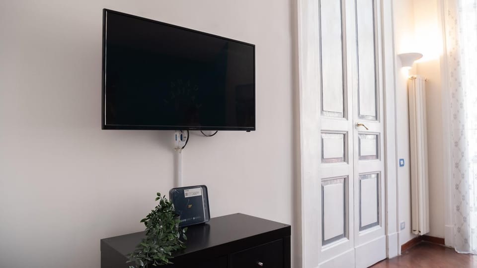 Communal lounge/ TV room, TV and multimedia, Decorative detail