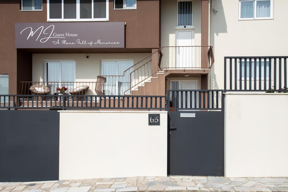 Property building, Off site, Lobby or reception, Inner courtyard view