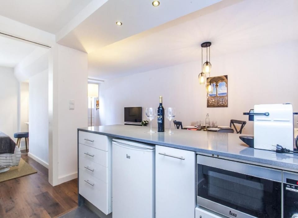 Coffee/tea facilities, Kitchen or kitchenette, minibar, stove, toaster