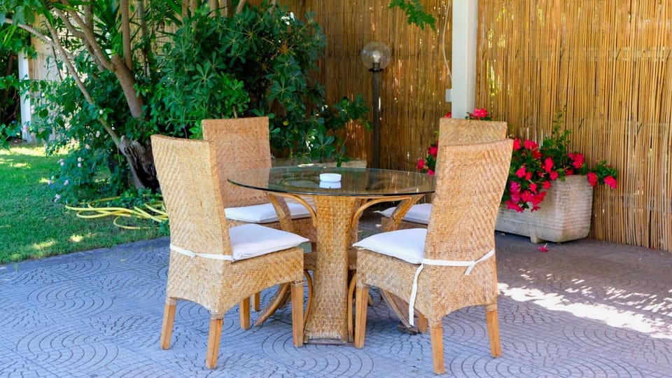 Patio, Day, Dining area, Garden view