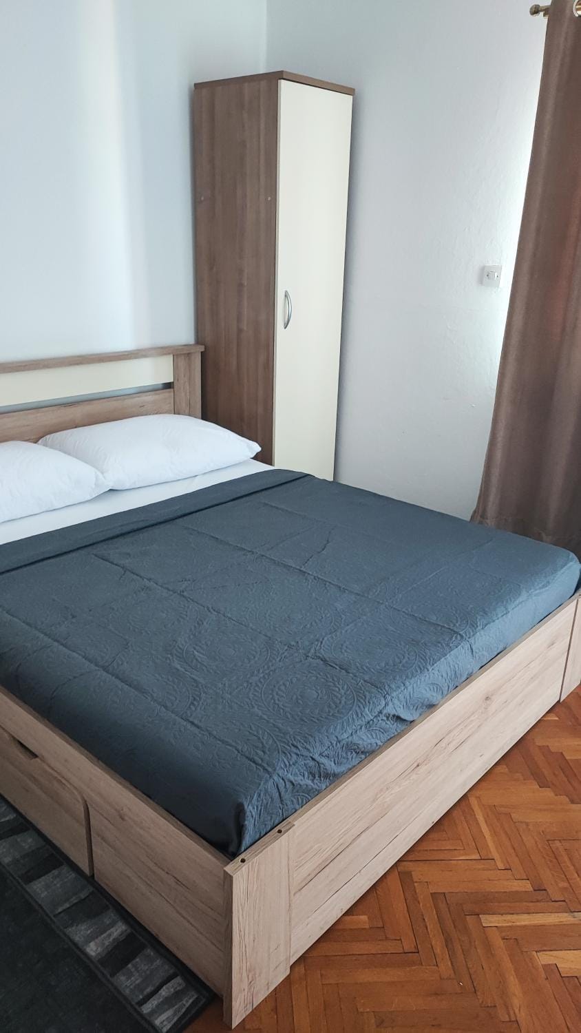 Bed, Bedroom, wardrobe, air conditioner, air conditioner