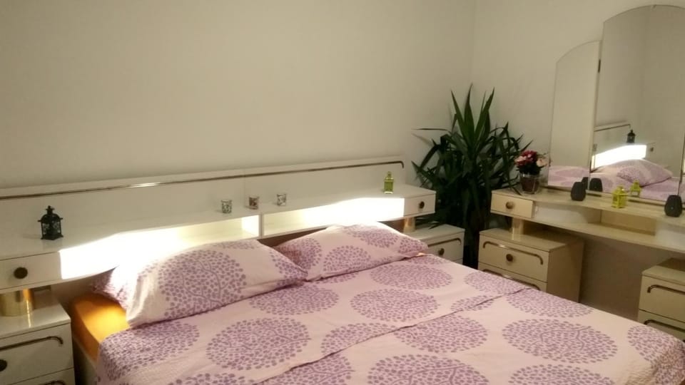 Decorative detail, Bedroom
