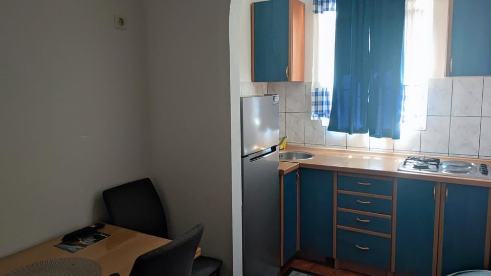 TV and multimedia, stove, kitchen