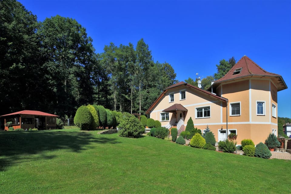 Property building, Spring, Garden