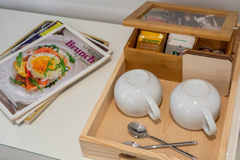 Coffee/tea facilities, Food and drinks, Food