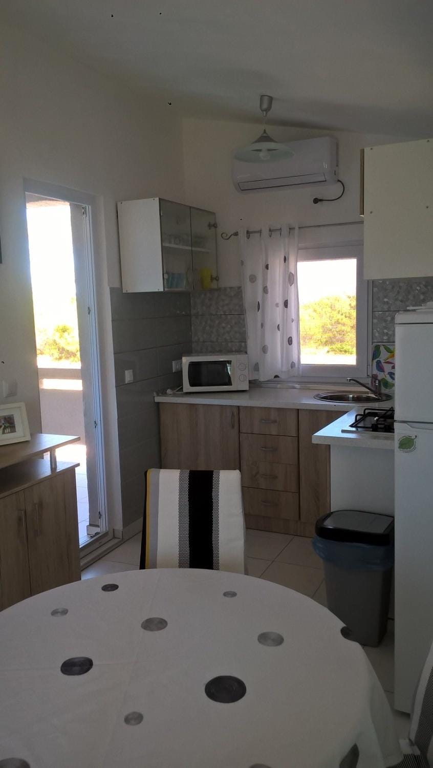 View (from property/room), Kitchen or kitchenette, Photo of the whole room, Dining area