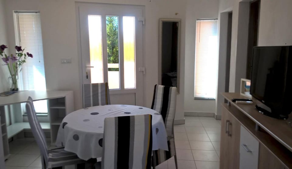 Communal lounge/ TV room, Other, Decorative detail, Dining area