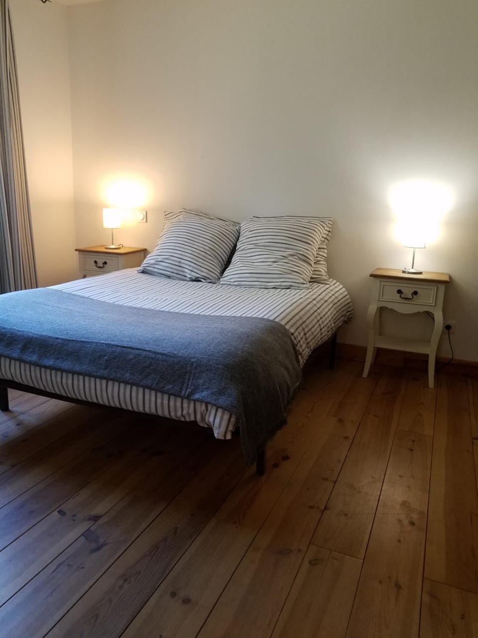 Bed, Photo of the whole room, Bedroom, cot