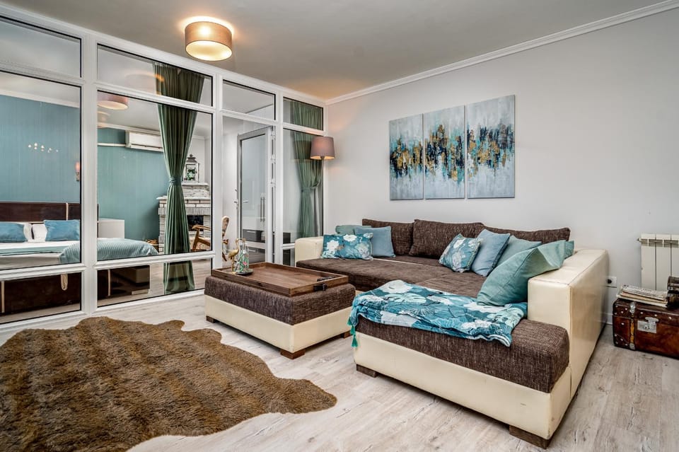 Living room, Photo of the whole room