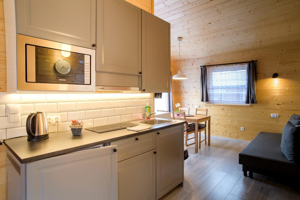 Coffee/tea facilities, Kitchen or kitchenette, Living room