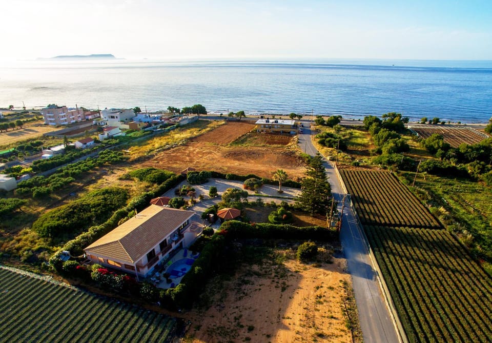 Property building, Patio, Bird's eye view, BBQ facilities, Garden, Balcony/Terrace, Beach, Area and facilities, Swimming pool