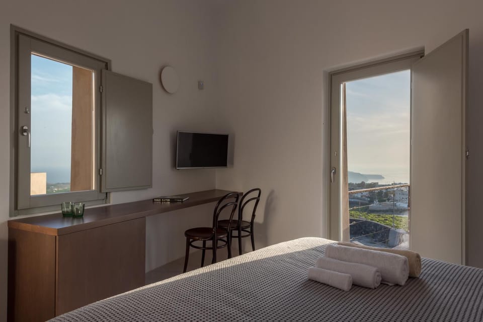TV and multimedia, View (from property/room), Bedroom, hair dresser, towels