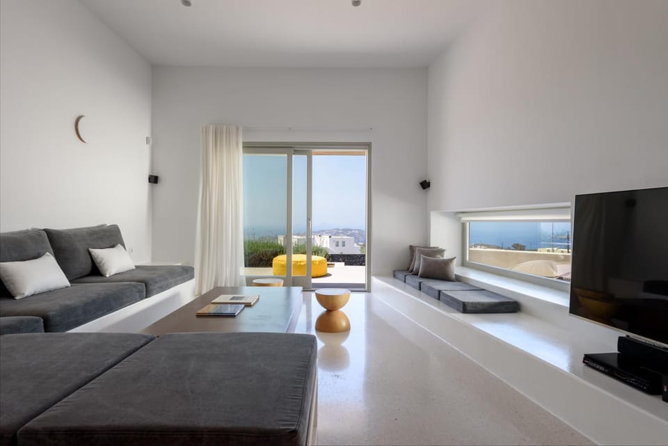 TV and multimedia, Living room, Seating area, hair dresser