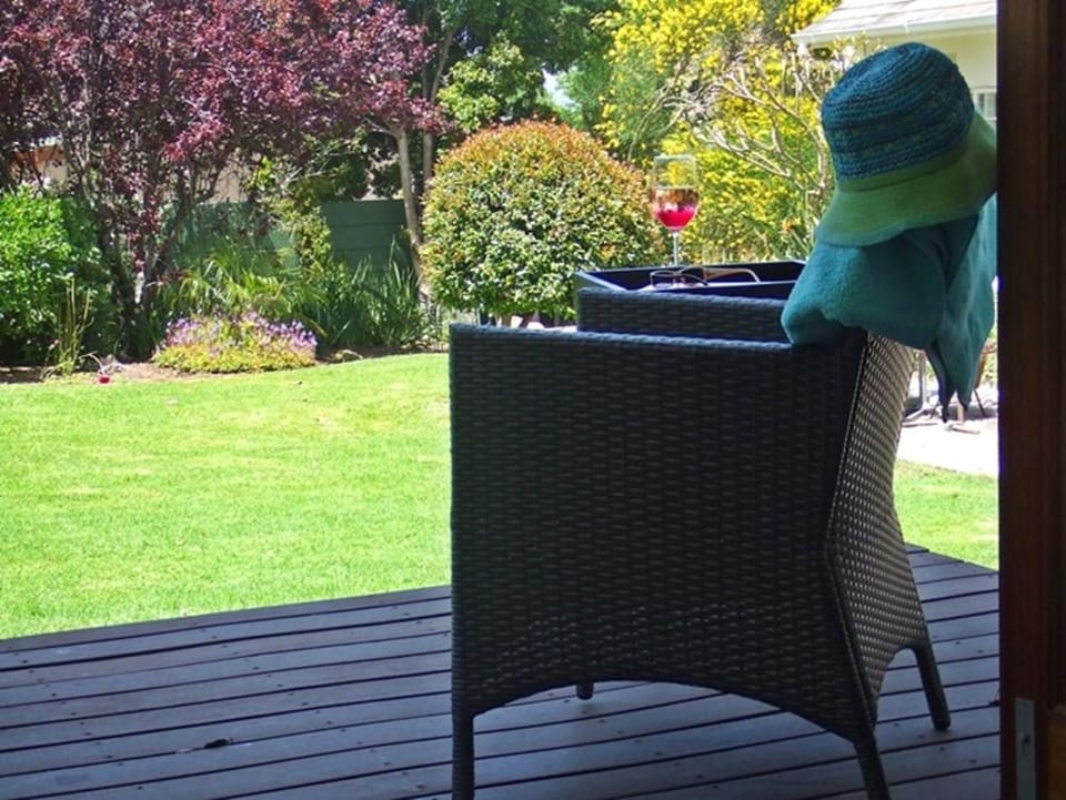 Day, Garden, Seating area, Garden view