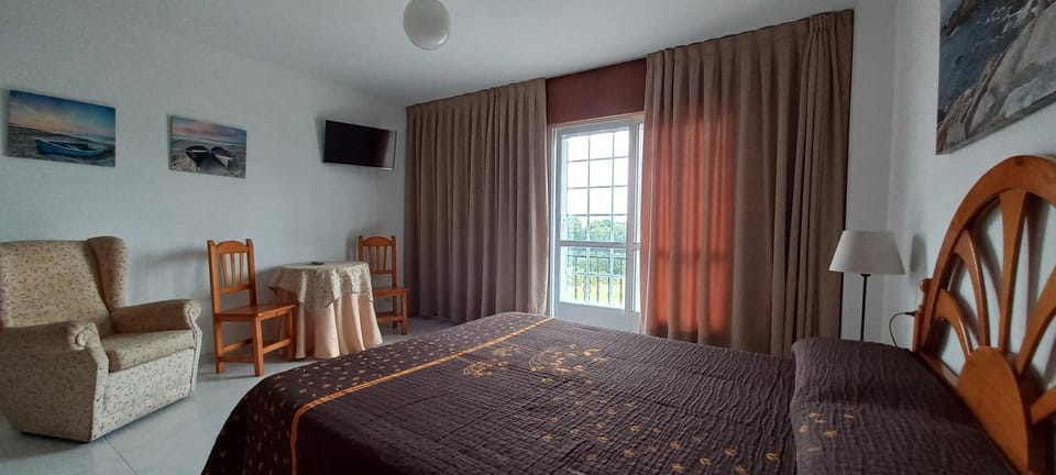 Bed, Balcony/Terrace, Photo of the whole room, Bedroom