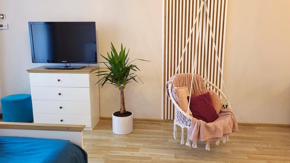 TV and multimedia, Seating area, Evening entertainment, hair dresser
