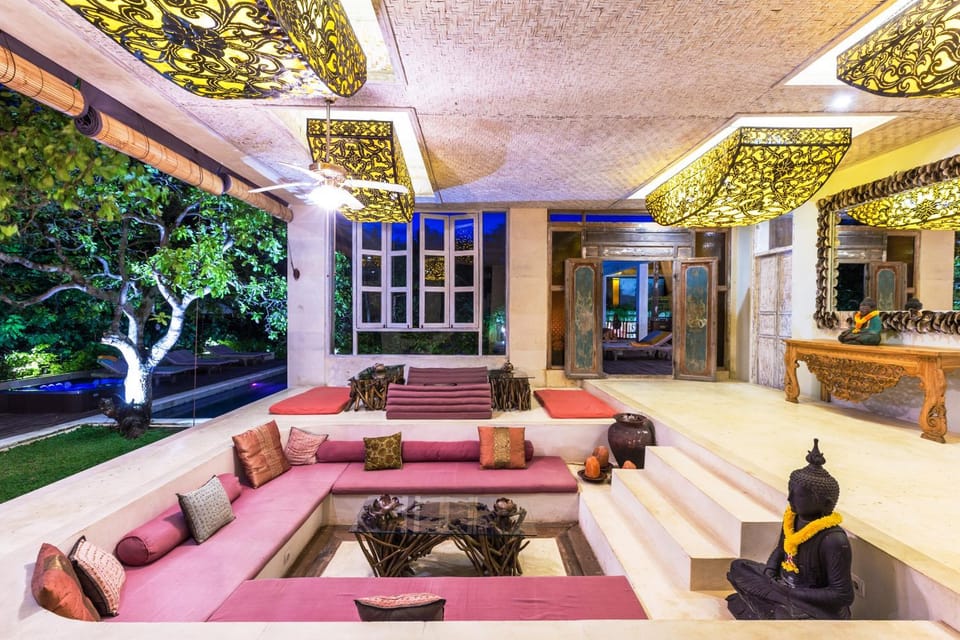 Communal lounge/ TV room