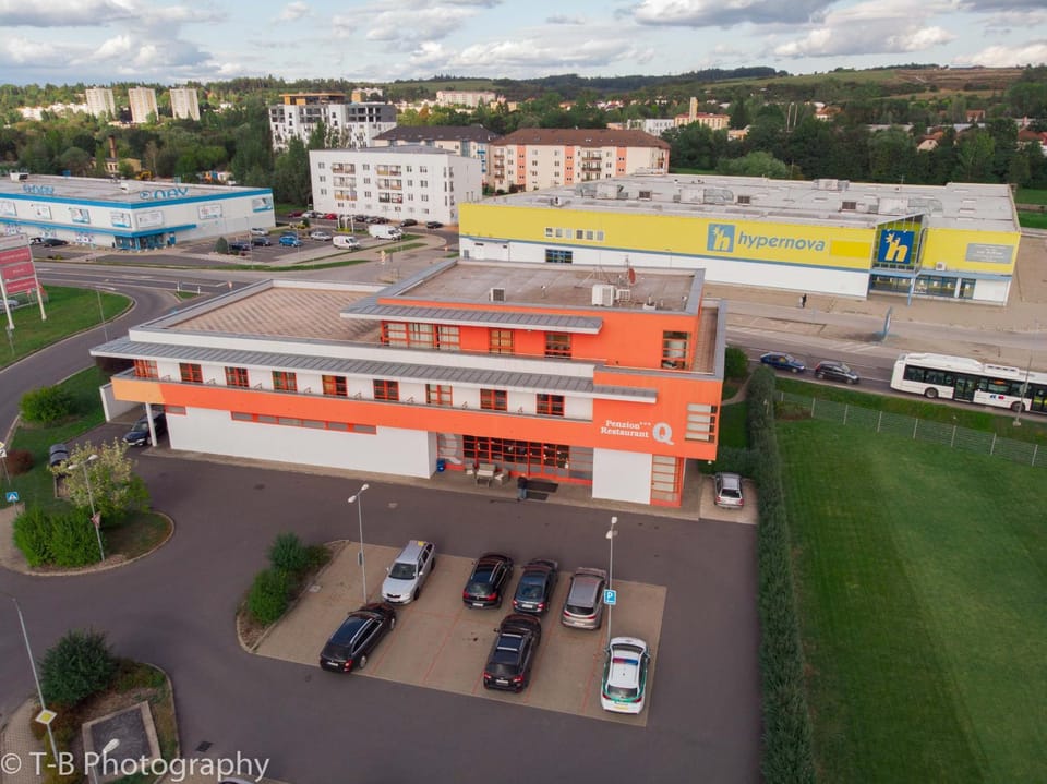 Property building, Neighbourhood, Bird's eye view, City view, Street view, Parking