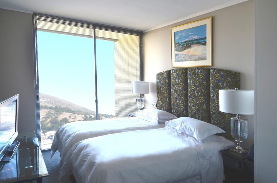 Bedroom, City view, Landmark view, River view