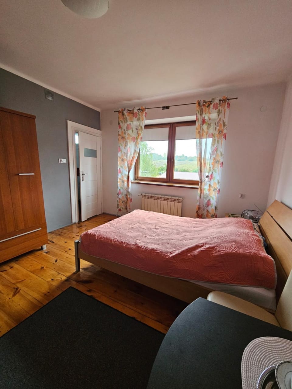 Bed, Photo of the whole room, wardrobe
